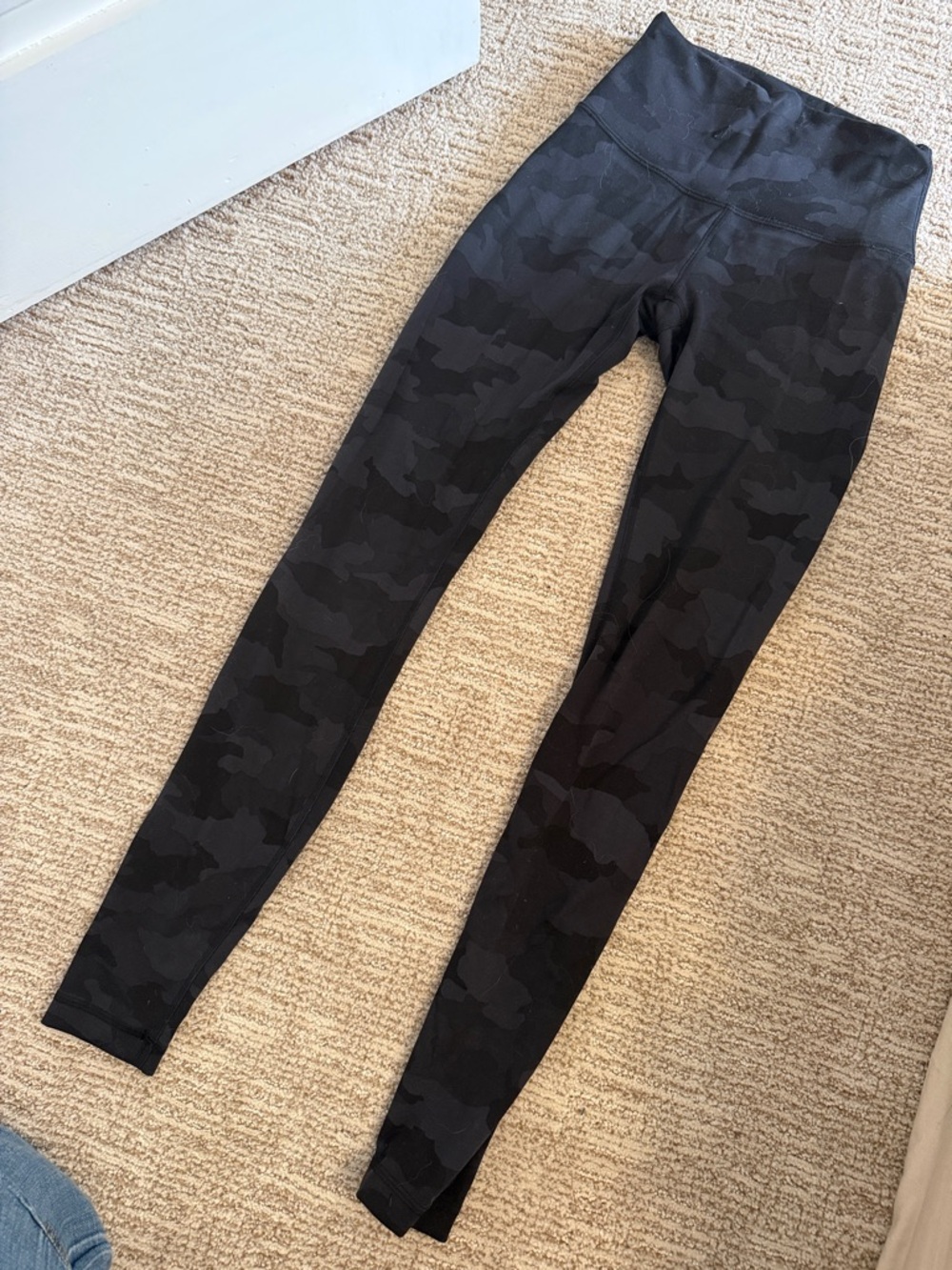 Lululemon camo Wunder Under size 4